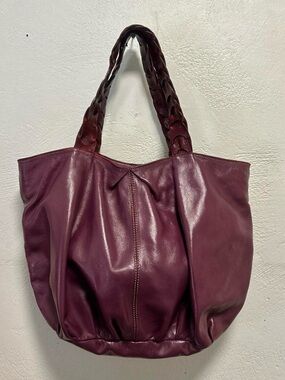 Women's Leather Tote Bag in Burgundy - Stylish Everyday Handbag